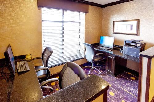 Holiday Inn Express and Suites Billings West