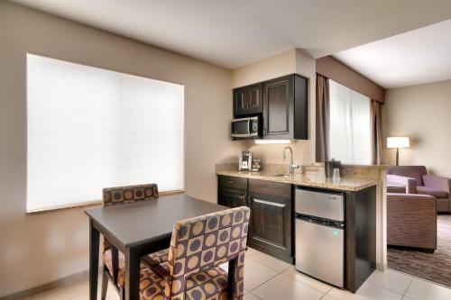 Holiday Inn Express and Suites Billings West