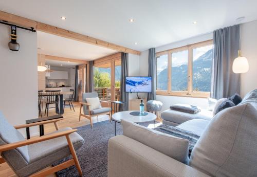 Apartment with Mountain View