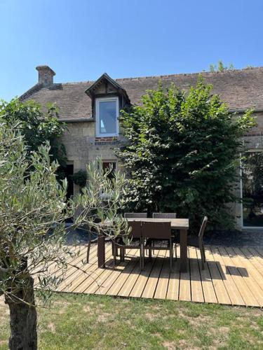 Viesnīcas āriene, Charmante maison du XVIII en pierre rénovée (Charmante maison du XVIII en pierre renovee) in Colleville-Montgomery