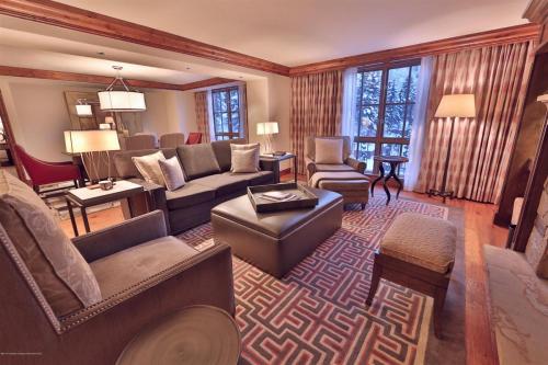 Luxury 2 Bedroom Residence at The St Regis Residence Club in Downtown Aspen