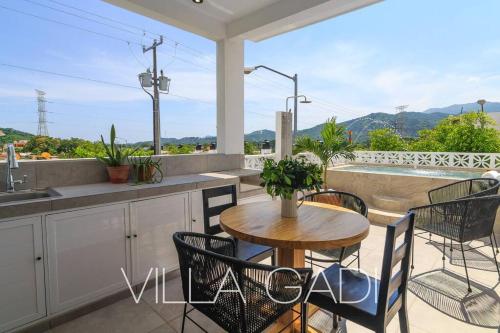 VILLA GADI - Roof Garden - Pizza Oven - Tiny Pool in El Manzanillo