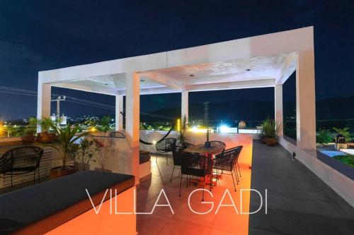 VILLA GADI - Roof Garden - Pizza Oven - Tiny Pool in El Manzanillo