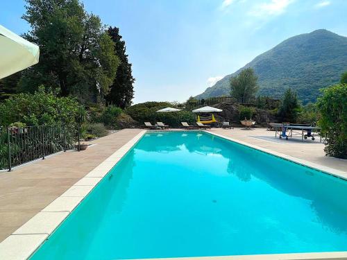 The comfortable house with big pool in the center of Mergozzo