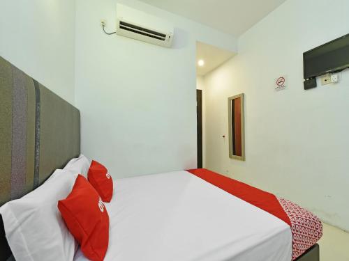 Super Capital O 90556 Hotel Cherita Rooms in Kuantanas