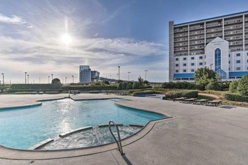 Fort Worth Condo with Racetrack Views and Pool Access