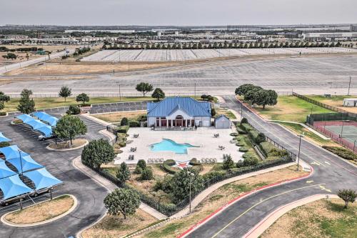 Fort Worth Condo with Racetrack Views and Pool Access