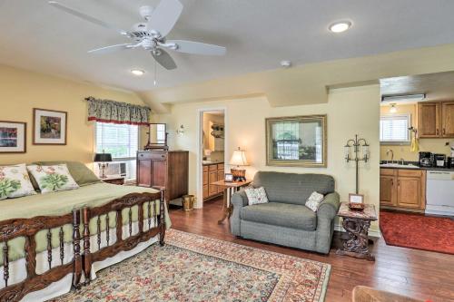 . Studio in College Station w/ Expansive Deck!