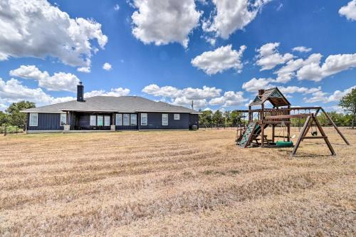. Central Texas Home with Rolling Pasture Views!