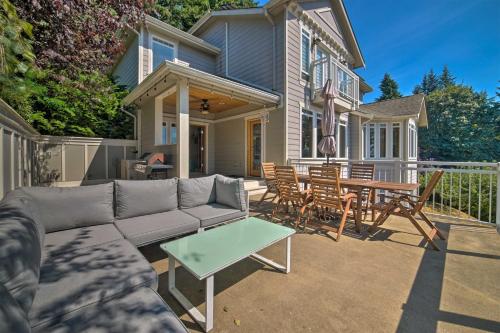 Spacious Lake Stevens Home with Fire Pit, Patio