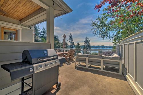 Spacious Lake Stevens Home with Fire Pit, Patio