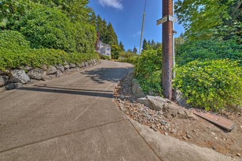 Spacious Lake Stevens Home with Fire Pit, Patio