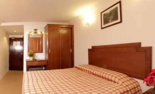 1 queen bed