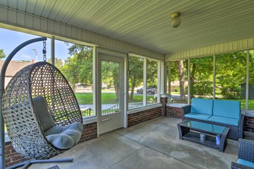 Glasgow Home with Porch Close to Lake and Caves! in Glasgow, USA