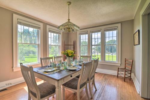Glasgow Home with Porch Close to Lake and Caves! in Glasgow, USA