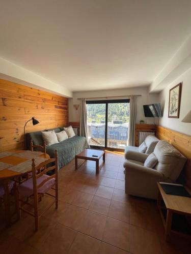 Apartaments Casa Vella Popaire - main image
