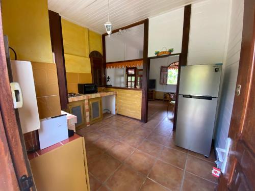 ห้องครัว, Charmant lodge creole avec piscine et jardin tropical in เลอ ลามงตัน