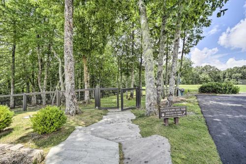 Modern Cabin with Deck, Grill and Chinquapin Amenities