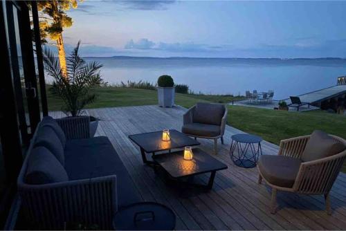 . Stylish lake view house