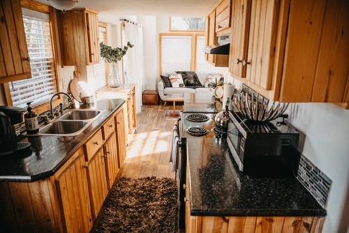 The Longhorn Cabin - Cabins at Rim Rock in Austin, USA