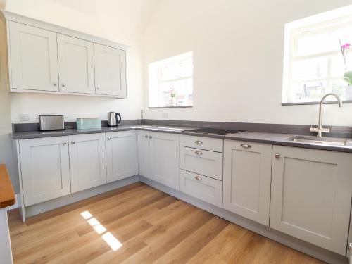 Зовнішній вигляд готелю, Swallow Cottage in Сендбеч