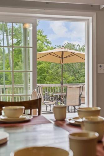 Country Livin.. Sleeps 11.. Available!!!