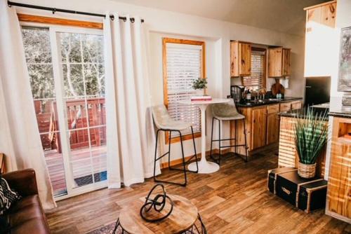 The Bison Cabin - The Cabins at Rim Rock in Austin, USA