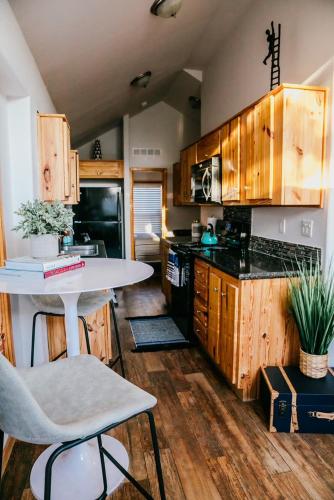 The Bison Cabin - The Cabins at Rim Rock in Austin, USA