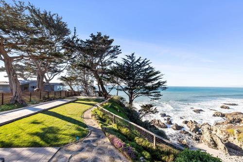 Entire Private Coastal Retreat - Spectacular Ocean Views wHot Tub