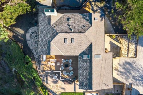 Entire Private Coastal Retreat - Spectacular Ocean Views wHot Tub