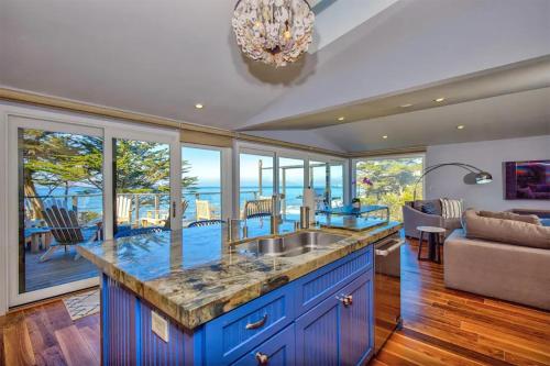 Entire Private Coastal Retreat - Spectacular Ocean Views wHot Tub