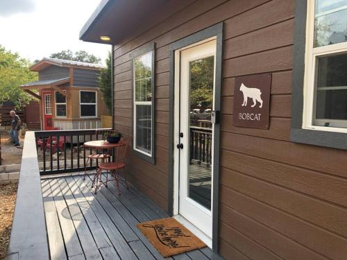 The Bobcat Cabin - The Cabins at Rim Rock in Austin, USA