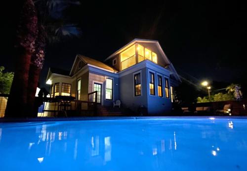 ทัศนียภาพภายนอกโรงแรม, Historic pool home in desirable area near downtown near สวนสาธารณะแบร็กเคนริดจ์