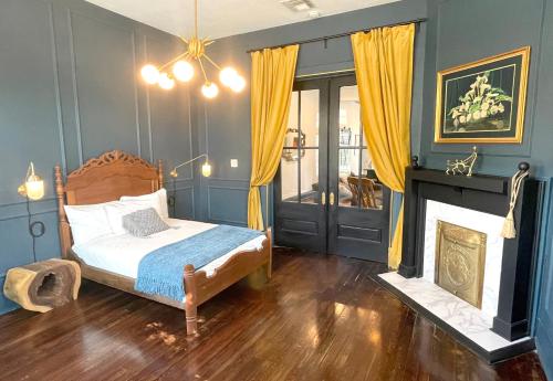 Historic pool home in desirable area near downtown near สวนสาธารณะแบร็กเคนริดจ์