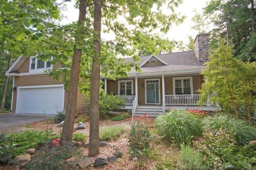 Pine Trace 27 in Glen Arbor, USA