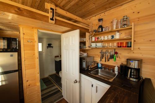 The Tiny Cabin: A Sooke Forest Retreat in Sooke (BC)
