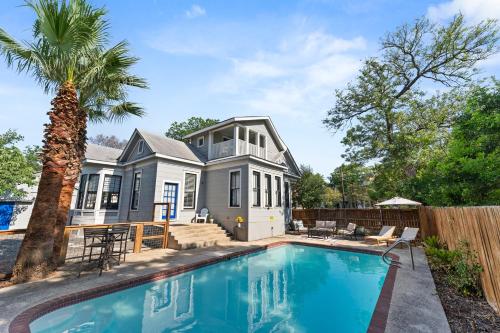 San Antonio gem, spacious home with pool in desirable Monte Vista in San Antonio, USA