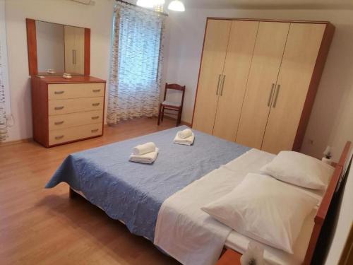 Holiday house with a parking space Orlec, Cres - 19938 in Orlec