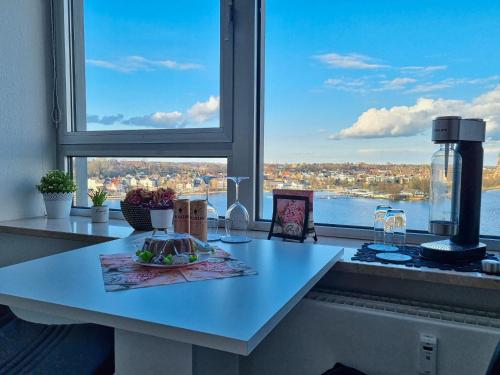 Traumblick! Mitten im Wasser, dem Himmel ganz nah! in Schleswig