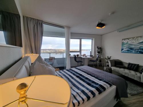 Traumblick! Mitten im Wasser, dem Himmel ganz nah! in Schleswig