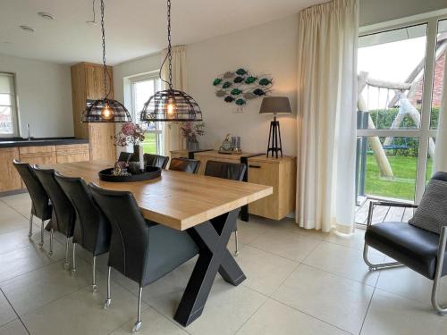 Beautiful villa with wellness in a holiday park on the Tjeukemeer