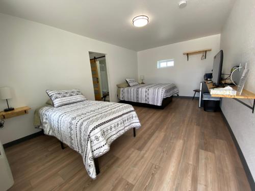 2 bedrooms, 3 beds
