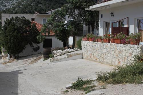 Apartments by the sea Milna Hvar - 8795 - image 10