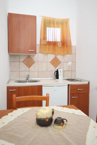 Apartments by the sea Milna Hvar - 8795 - image 14