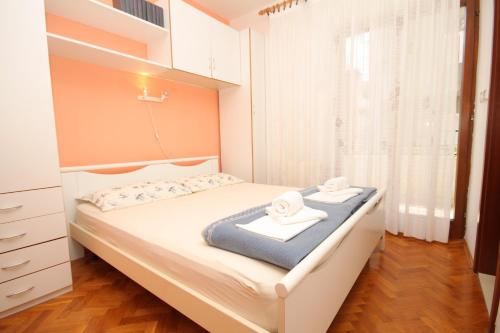 Apartments with a parking space Hvar - 8794 - image 8