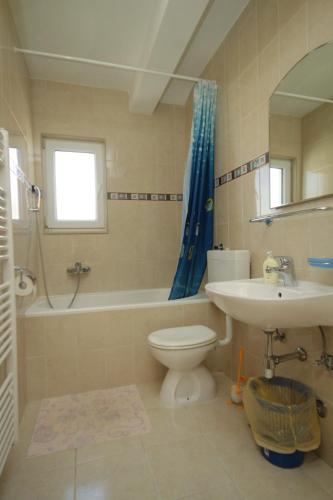 Apartments with a parking space Hvar - 8794 - image 2