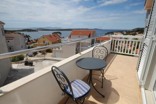Apartments with a parking space Hvar - 8794 - image 12