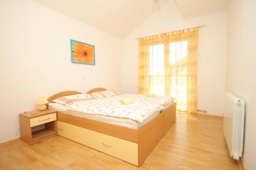Apartments with a parking space Hvar - 8794 - image 6