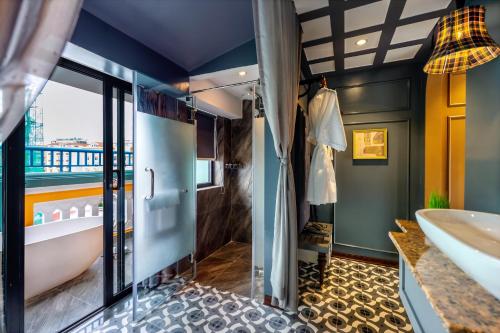 room detail thumbnail 2