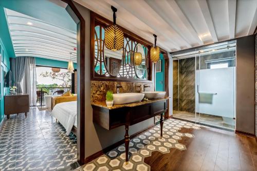 room detail thumbnail 2